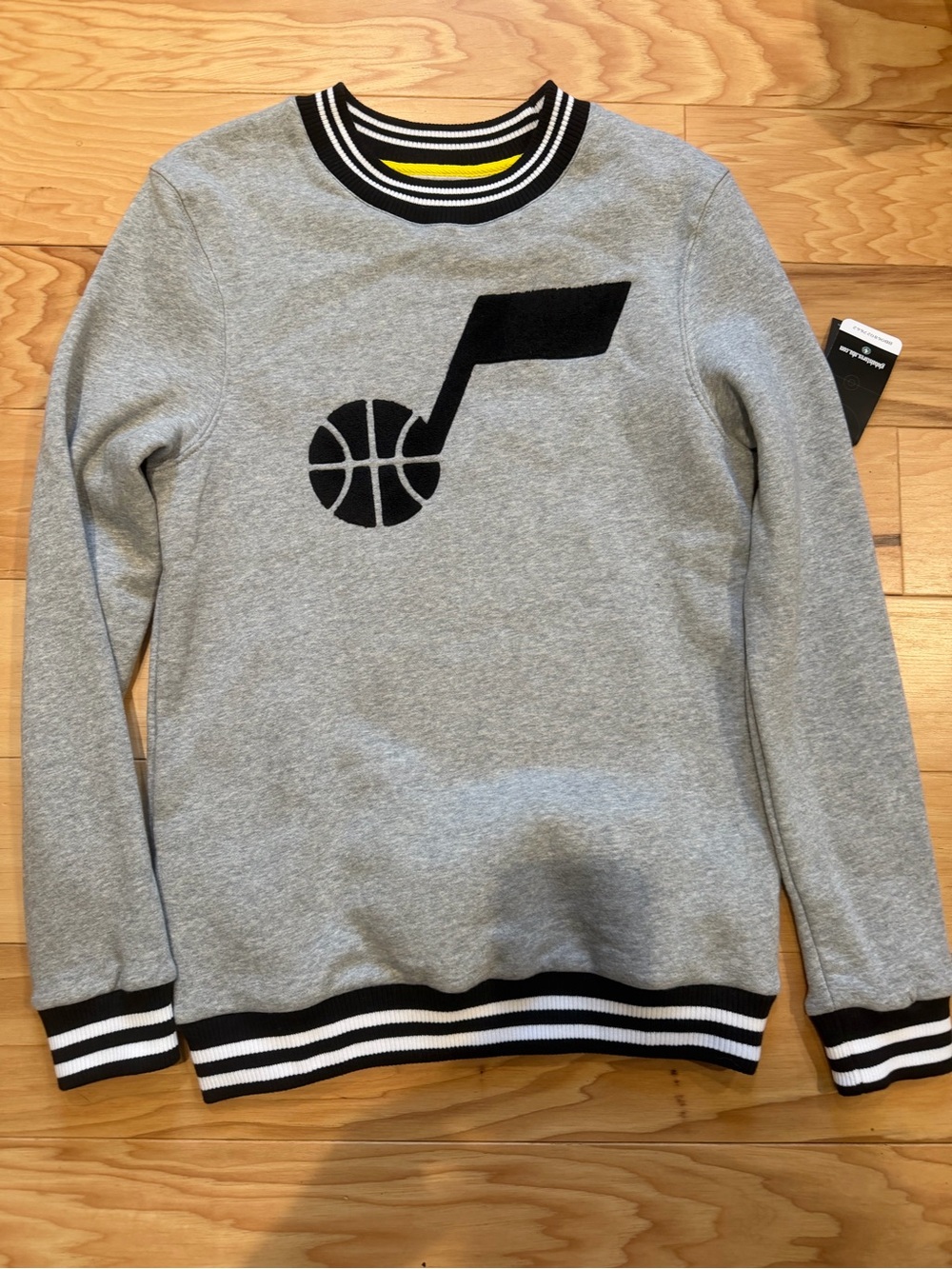 Stadium Essentials Utah Jazz Sweatshirt Men’s Small Gray NBA NWT Varsity Crew